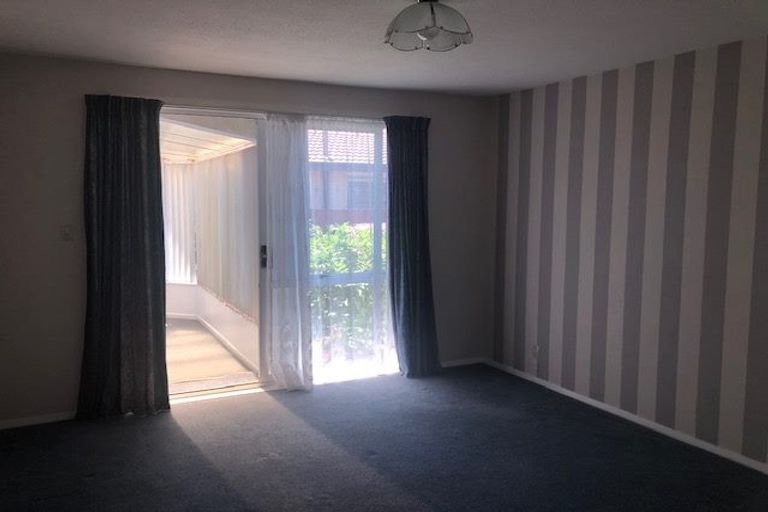Photo of property in 1/72 Royal Park Drive, Parklands, Christchurch, 8083