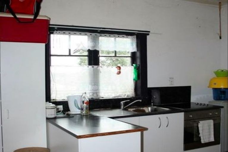 Photo of property in 205 Waimumu Road, Massey, Auckland, 0614