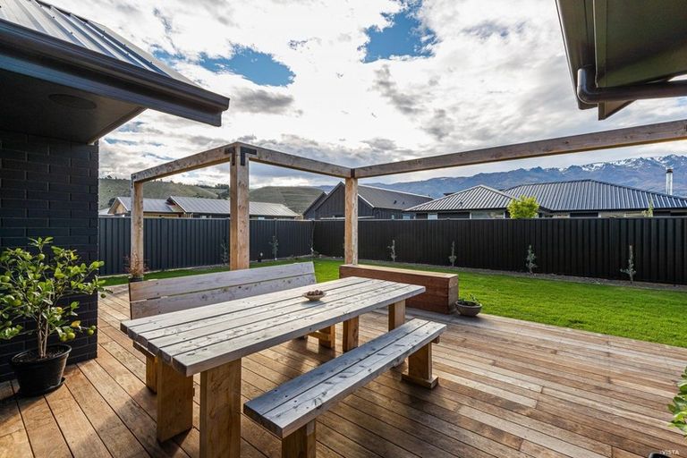 Photo of property in 48 Stratford Drive, Mount Pisa, Cromwell, 9383