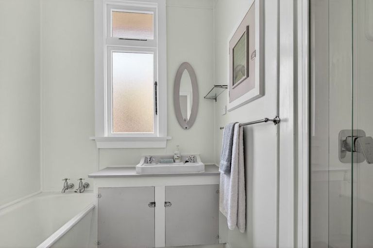 Photo of property in 34 Branxholm Street, Roxburgh, 9500