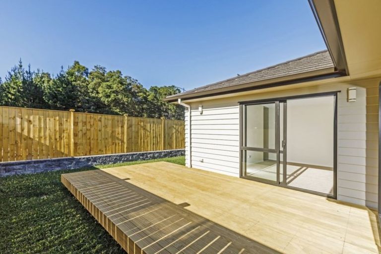Photo of property in 12 Konoba Avenue, Kumeu, 0810