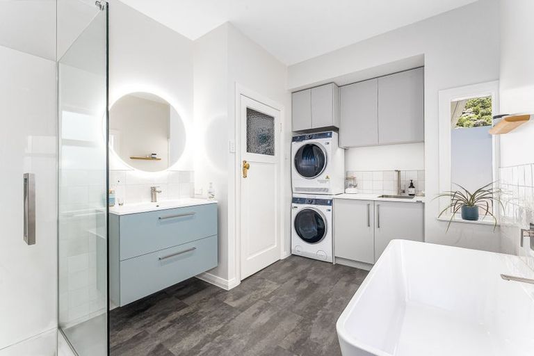 Photo of property in 73 Oroua Street, Eastbourne, Lower Hutt, 5013