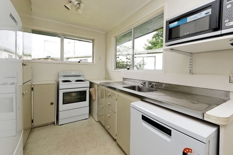 Photo of property in 20 Serwayne Place, Sunnyvale, Auckland, 0612