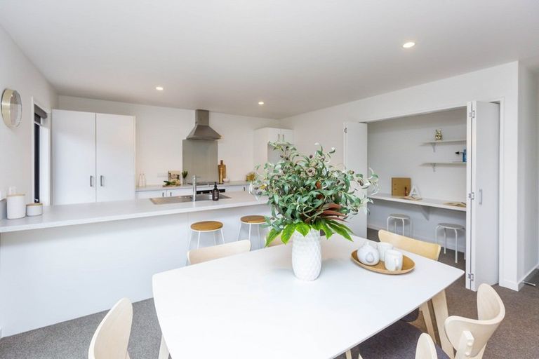 Photo of property in 5 Sunstone Crescent, Brown Owl, Upper Hutt, 5018