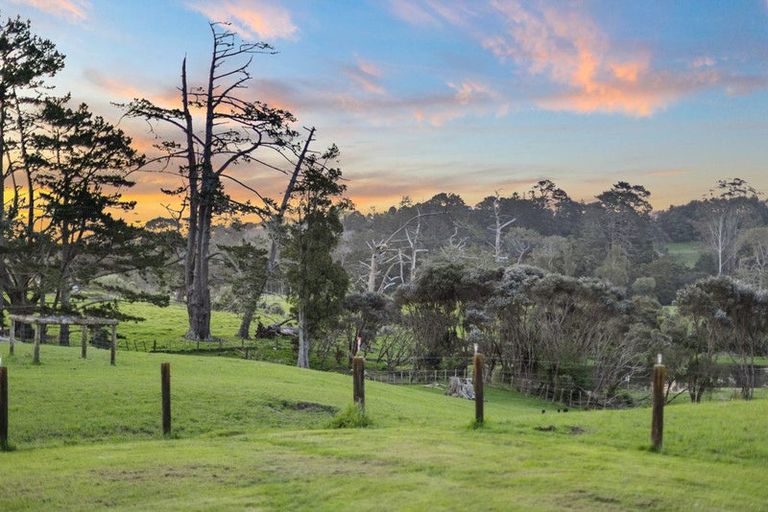 Photo of property in 12 Joyce Adams Place, Waimauku, 0883