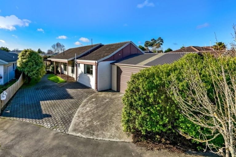 Photo of property in 20 Sawtell Place, Northcote, Christchurch, 8052