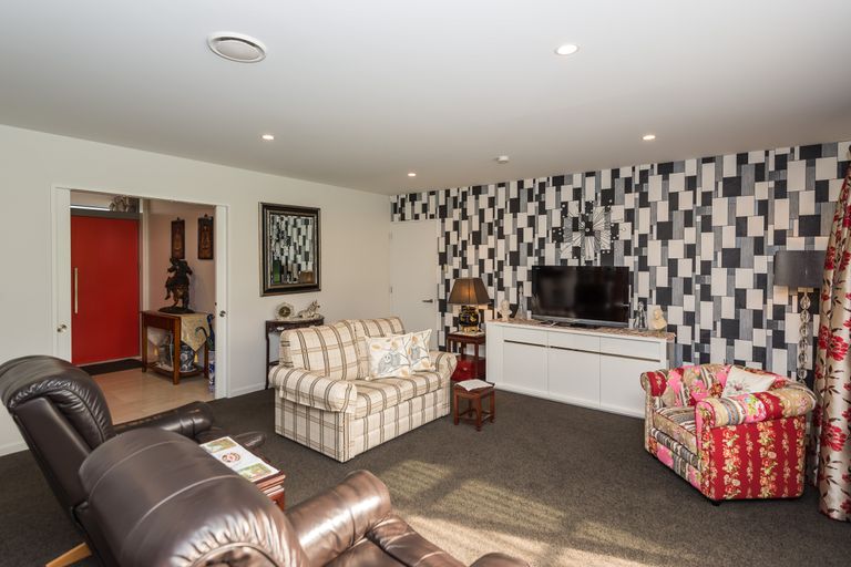 Photo of property in 43 Davaar Crescent, Broomfield, Christchurch, 8042