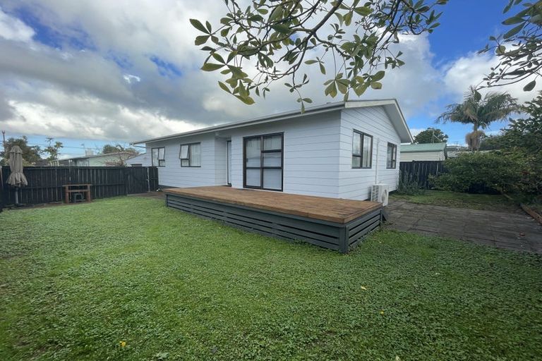Photo of property in 1/94 Roberts Road, Te Atatu South, Auckland, 0610