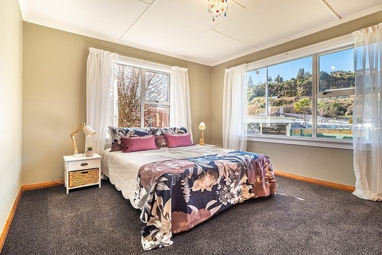 Photo of property in 320 Kaikorai Valley Road, Bradford, Dunedin, 9011