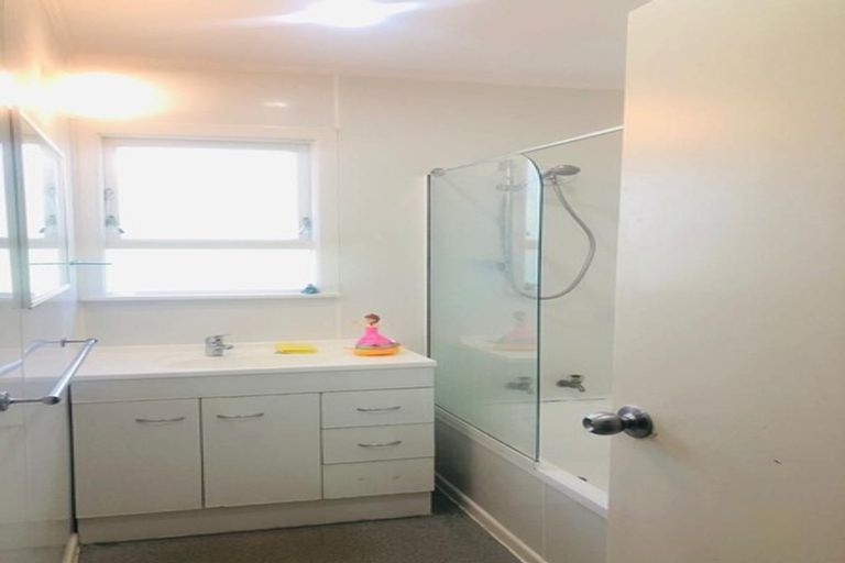 Photo of property in 80 Stottholm Road, Titirangi, Auckland, 0604