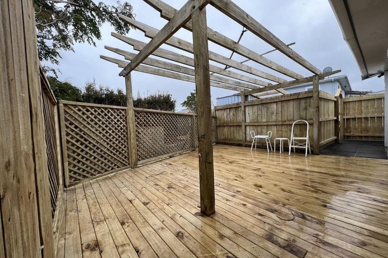 Photo of property in 166 Carlisle Road, Northcross, Auckland, 0632