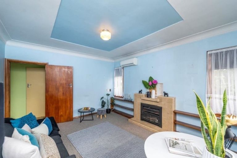 Photo of property in 16 Humphries Street, Greytown, 5712