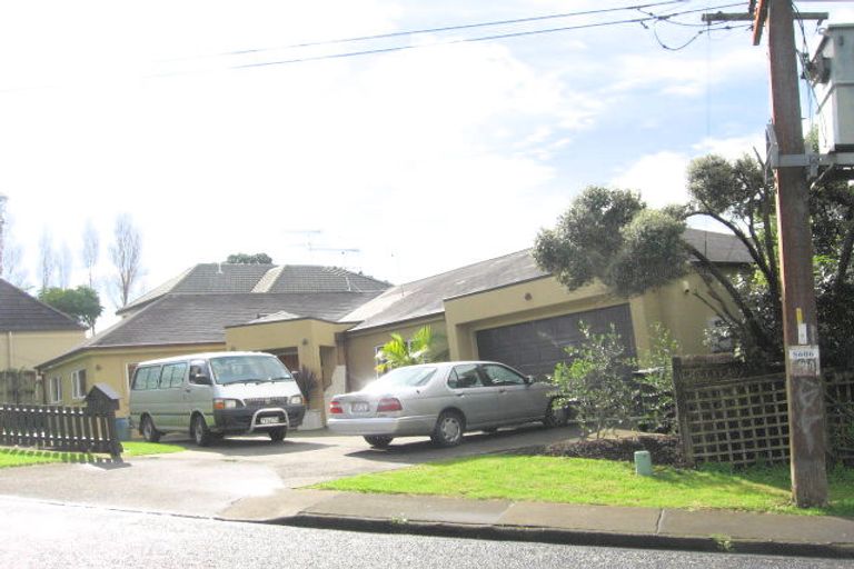 Photo of property in 4 Colmar Road, Mellons Bay, Auckland, 2014