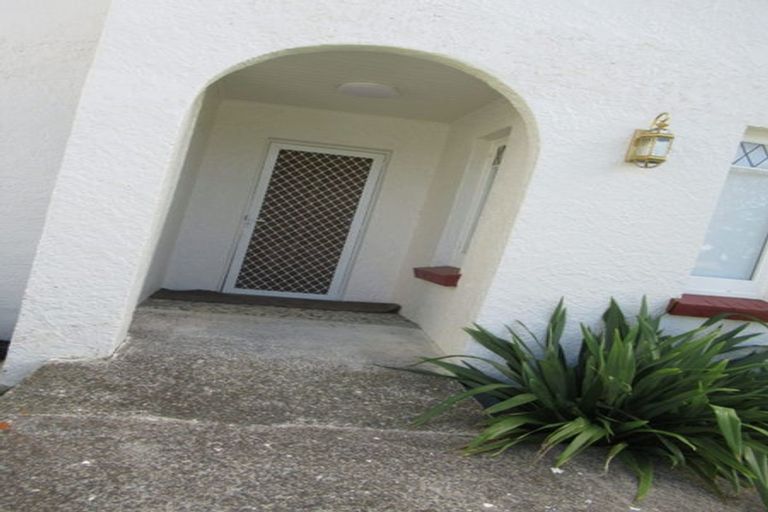 Photo of property in 2 Nikau Street, New Lynn, Auckland, 0600