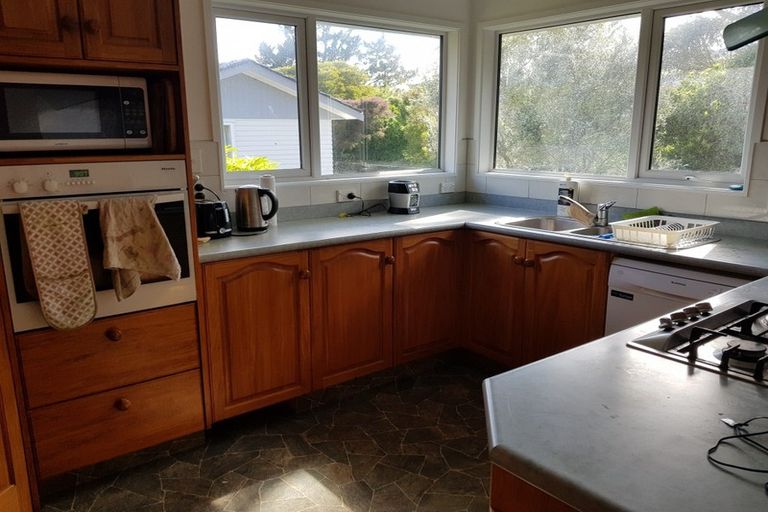 Photo of property in 139 Taylor Terrace, Tawa, Wellington, 5028