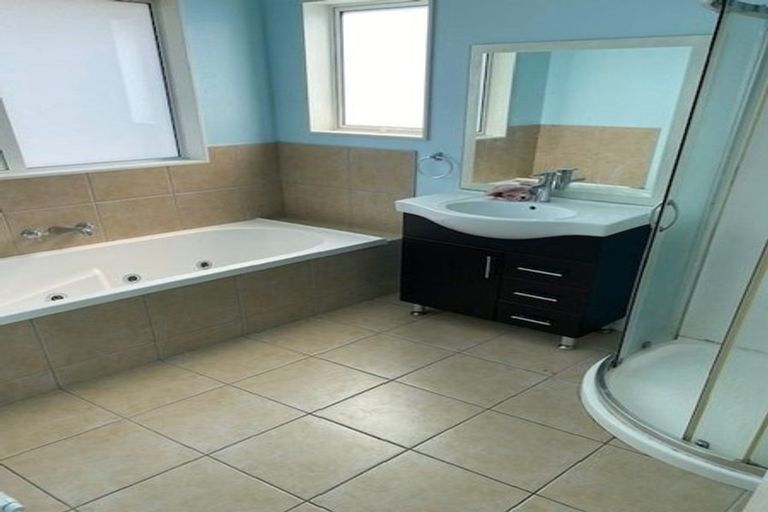 Photo of property in 43 Tongariro Drive, Aotea, Porirua, 5024