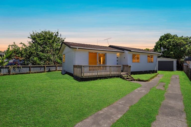 Photo of property in 12 Slim Place, Clendon Park, Auckland, 2103