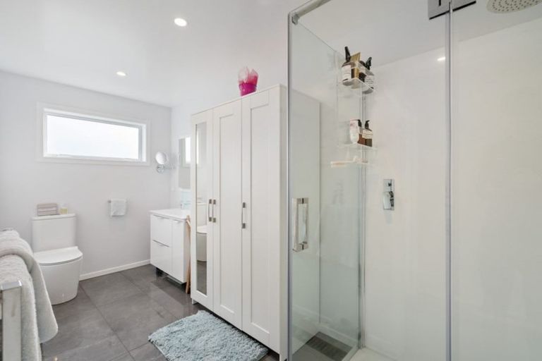 Photo of property in 20 Ocean View Road, Hatfields Beach, Orewa, 0931