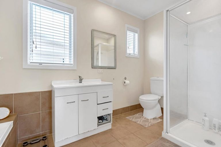 Photo of property in 12 Lane Road, Weymouth, Auckland, 2103