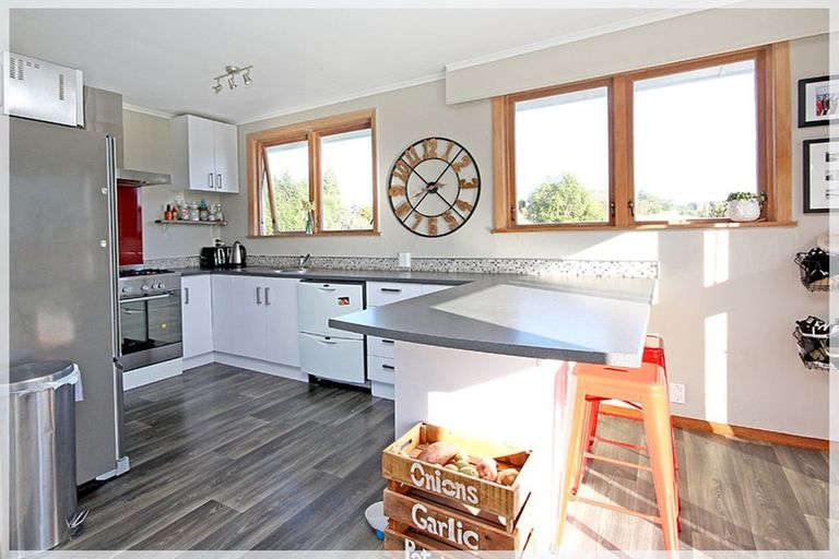 Photo of property in 132 Takapu Road, Manakau, Levin, 5573