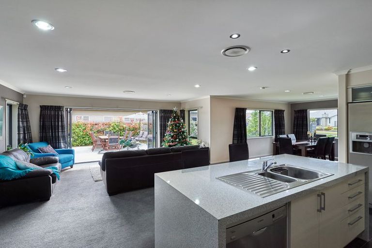 Photo of property in 27 Rodeo Drive, Kelvin Grove, Palmerston North, 4414