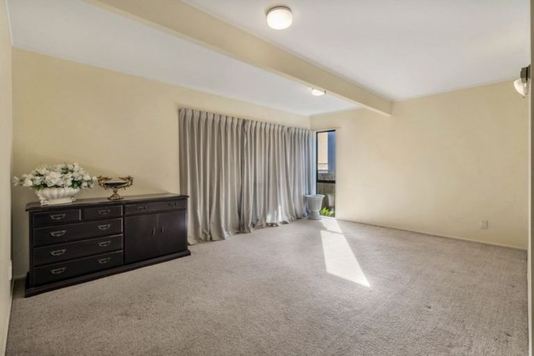Photo of property in 2/20 Takutai Avenue, Bucklands Beach, Auckland, 2012