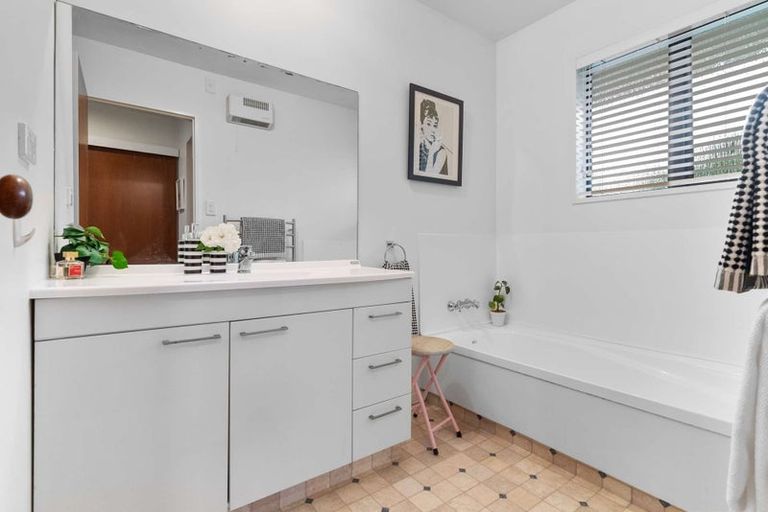 Photo of property in 19a Clipper Place, Redwood, Christchurch, 8051