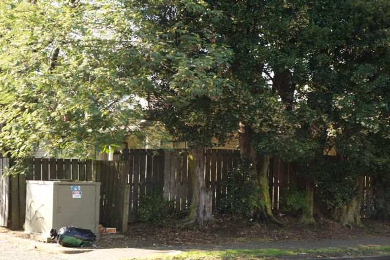 Photo of property in 114 Robertson Road, Mangere East, Auckland, 2024