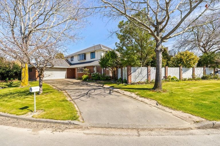 Photo of property in 13 Broadfell Avenue, Avonhead, Christchurch, 8042