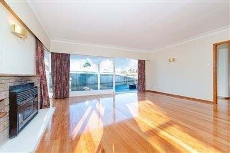 Photo of property in 39 Harrington Road, Henderson, Auckland, 0610