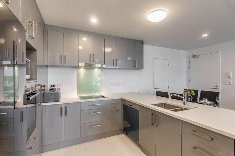 Photo of property in Apollo Apartments, 201/46 Rosedale Road, Rosedale, Auckland, 0632
