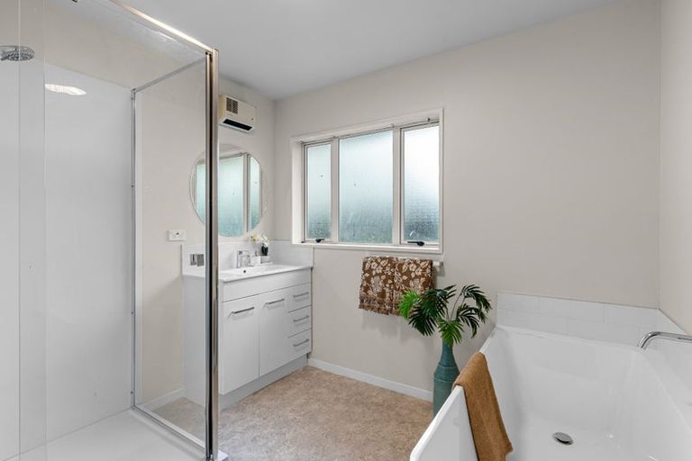Photo of property in 16 Riverton Terrace, Halswell, Christchurch, 8025
