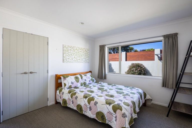 Photo of property in 12 Montrose Place, Highlands Park, New Plymouth, 4312