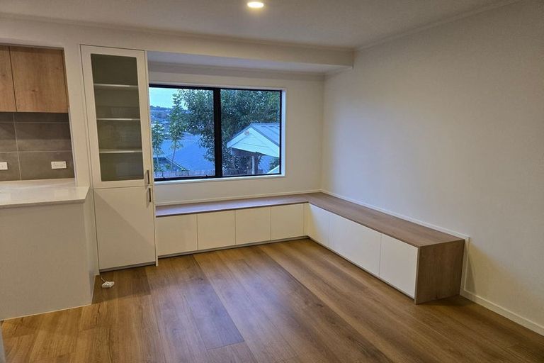 Photo of property in 2/26 Fernlea Rise, Bayview, Auckland, 0629