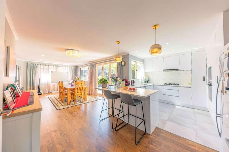 Photo of property in 8 Red Oak Place, Schnapper Rock, Auckland, 0632
