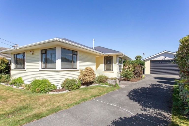 Photo of property in 15 Emlyn Place, Avondale, Christchurch, 8061