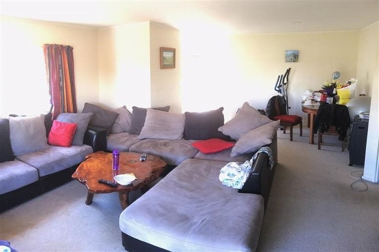 Photo of property in 20a Justin Place, Te Atatu Peninsula, Auckland, 0610