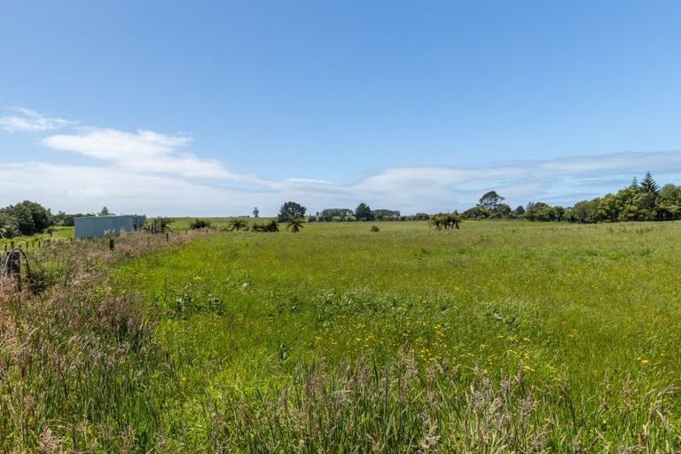 Photo of property in 1329 Devon Road, Brixton, Waitara, 4382