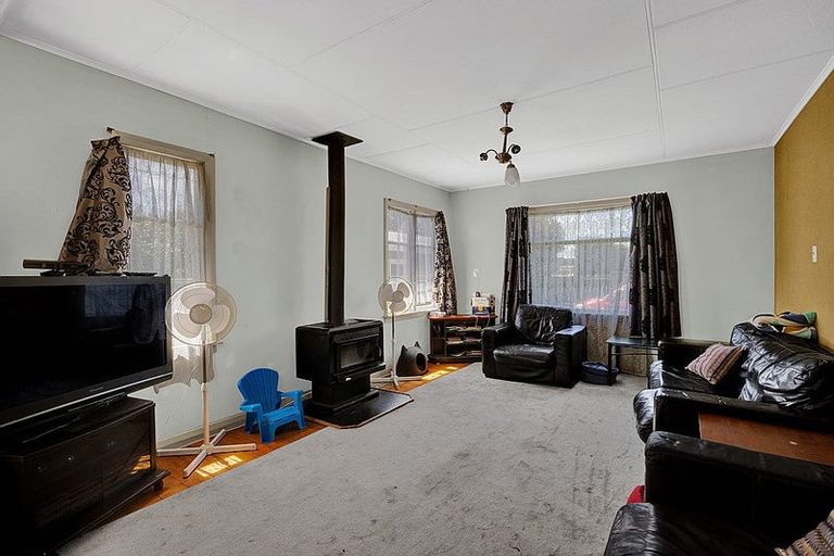 Photo of property in 186 Tasman Street, Opunake, 4616