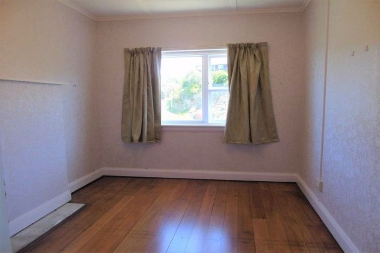 Photo of property in 77 Houghton Bay Road, Houghton Bay, Wellington, 6023