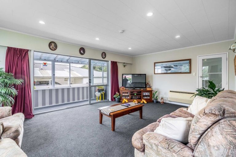 Photo of property in 24 Cargill Street, Waikiwi, Invercargill, 9810