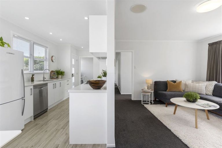 Photo of property in 17b Roseneath Place, Birkdale, Auckland, 0626