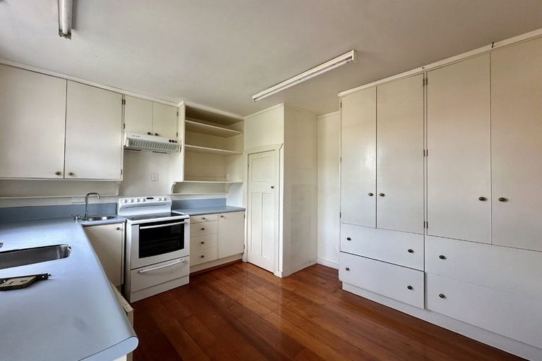 Photo of property in 84 Cambridge Terrace, Waterloo, Lower Hutt, 5011