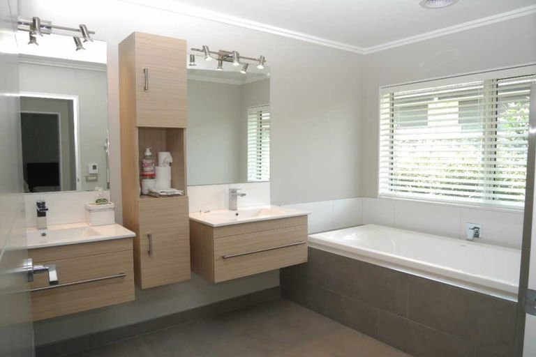 Photo of property in 36 San Priamo Place, Paraparaumu Beach, Paraparaumu, 5032