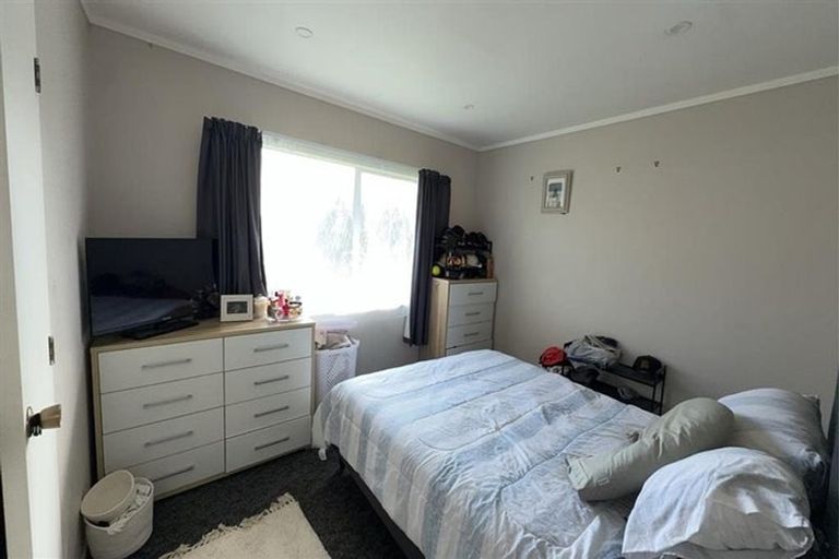 Photo of property in 8 Kahikatea Place, Ranui, Auckland, 0612