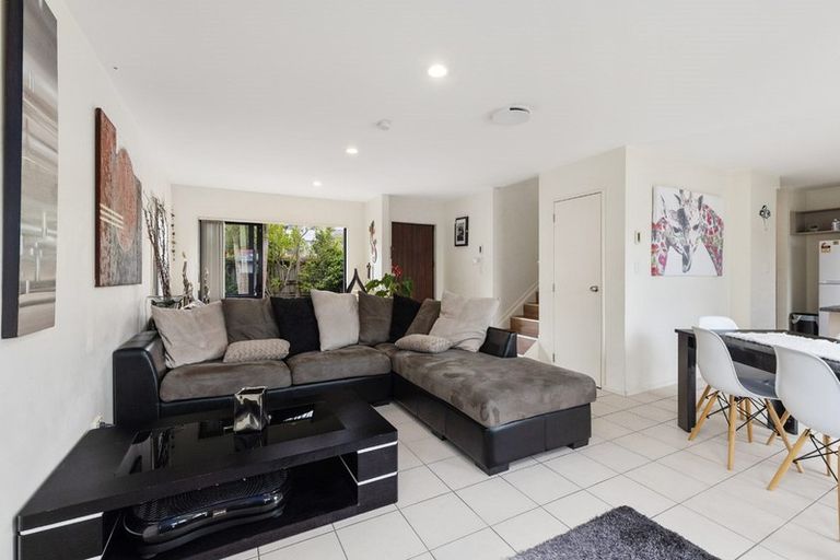 Photo of property in 33/22 Northcross Drive, Oteha, Auckland, 0632