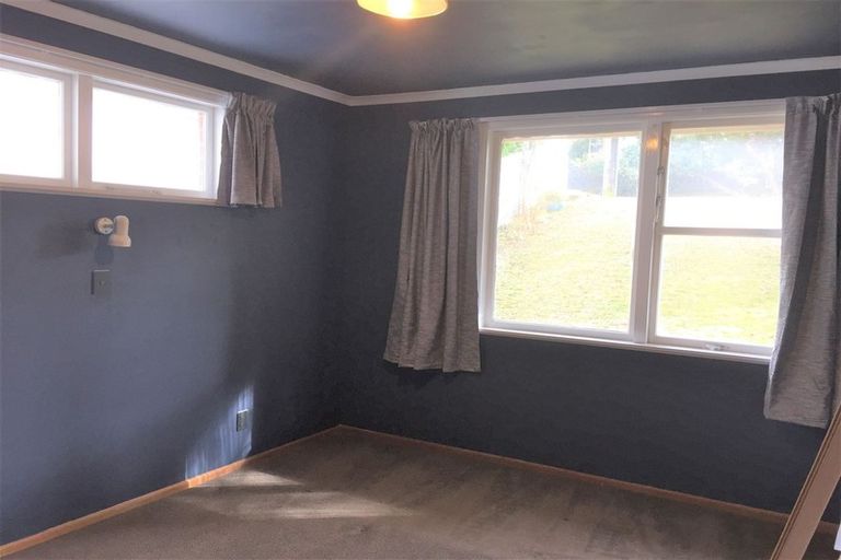 Photo of property in 38 Saint Johns Terrace, Tawa, Wellington, 5028
