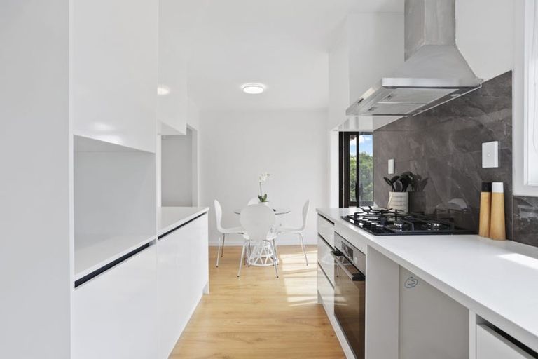 Photo of property in 2/1 Wattle Street, New Lynn, Auckland, 0600