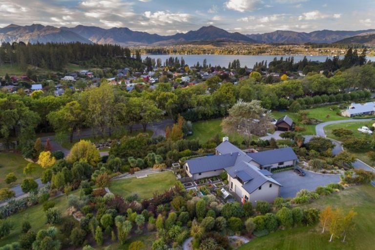 Photo of property in 5 Hollyhock Lane, Wanaka, 9305