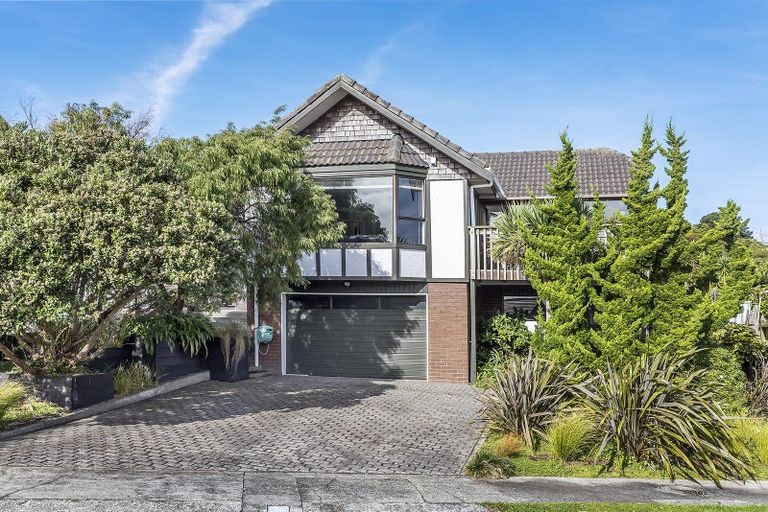 Photo of property in 32 Kinloch Place, Papakowhai, Porirua, 5024